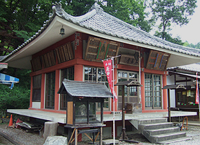埼玉県秩父郡長瀞町商工会は、2010年9月、七草寺に咲いている,秋の七草(撫子・女郎花・桔梗・藤袴・尾花・葛・萩)の開花情報(開花状況)をお伝えします。長瀞・宝登山は、東京(都内)近郊(周辺)の日帰りドライブコース(日帰りハイキングコース:日帰りデートスポット)として関東地方(首都圏)でも有名です。